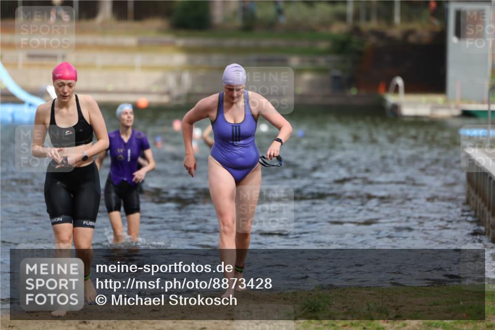 14.09.2025 - Stadtparktriathlon Michael Strokosch http://msf.ph/oto/8873428 14.09.2025 12:13:40 Schwimmen 1263, 1291, 1312, 1319 meine-sportfotos.de