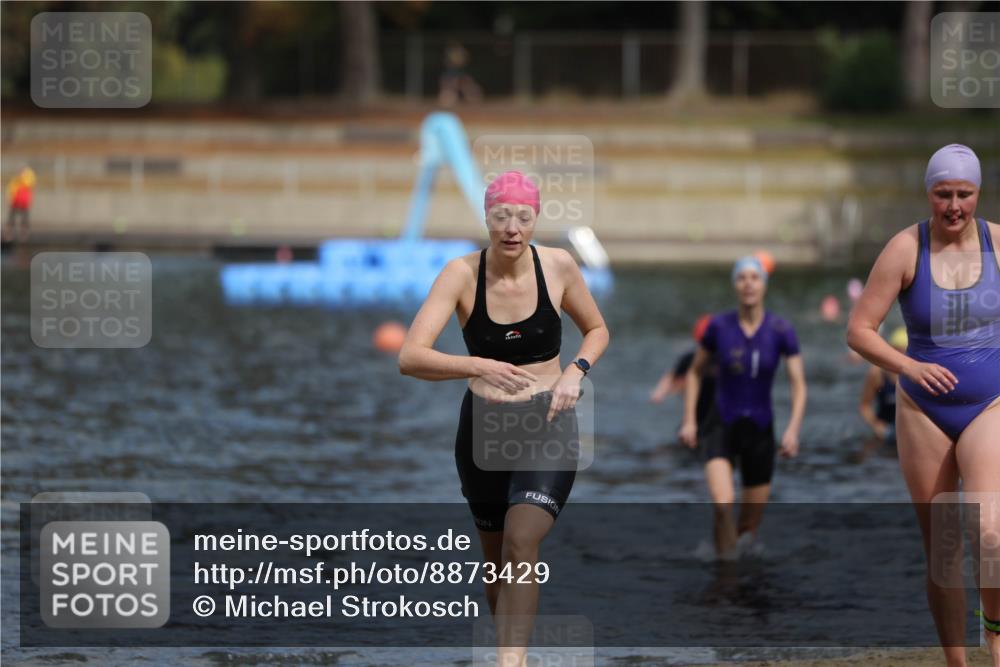 14.09.2025 - Stadtparktriathlon Michael Strokosch http://msf.ph/oto/8873429 14.09.2025 12:13:41 Schwimmen 1263, 1291, 1319 meine-sportfotos.de
