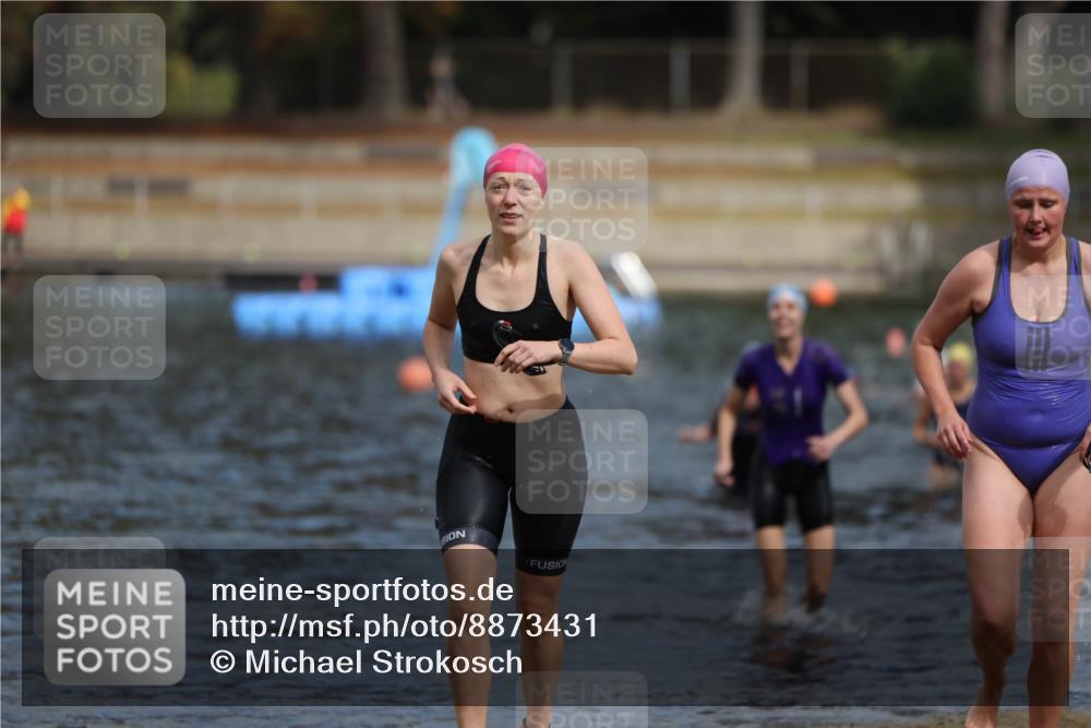 14.09.2025 - Stadtparktriathlon Michael Strokosch http://msf.ph/oto/8873431 14.09.2025 12:13:41 Schwimmen 1263, 1291, 1319 meine-sportfotos.de