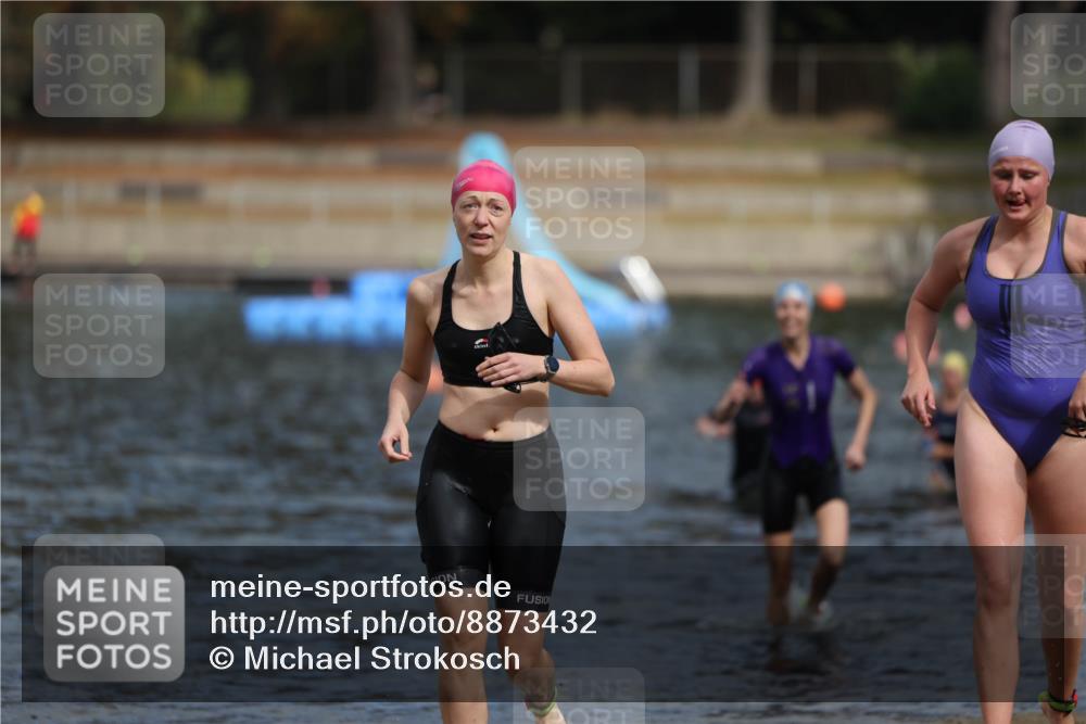 14.09.2025 - Stadtparktriathlon Michael Strokosch http://msf.ph/oto/8873432 14.09.2025 12:13:42 Schwimmen 1263, 1291, 1319 meine-sportfotos.de