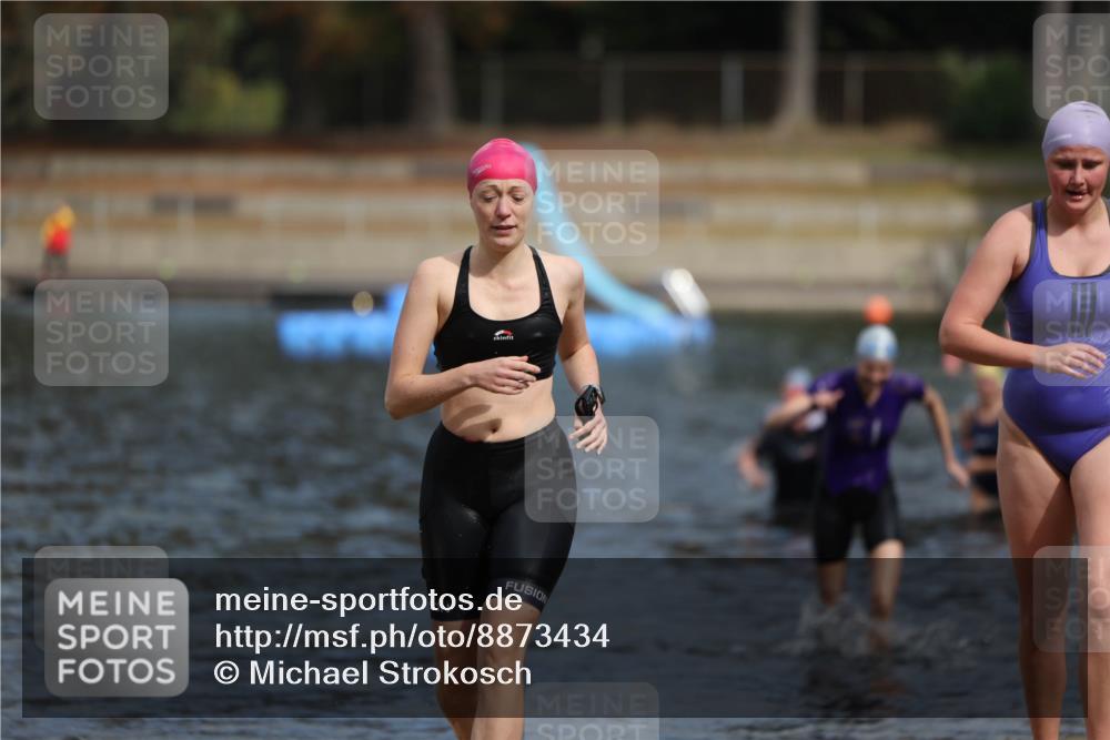 14.09.2025 - Stadtparktriathlon Michael Strokosch http://msf.ph/oto/8873434 14.09.2025 12:13:42 Schwimmen 1263, 1291, 1319 meine-sportfotos.de
