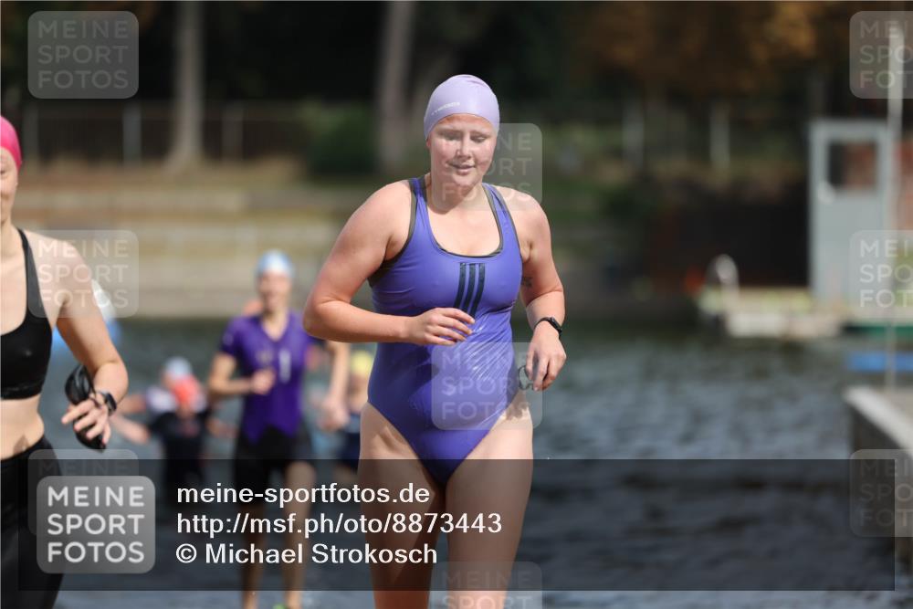 14.09.2025 - Stadtparktriathlon Michael Strokosch http://msf.ph/oto/8873443 14.09.2025 12:13:43 Schwimmen 1263, 1291, 1319 meine-sportfotos.de