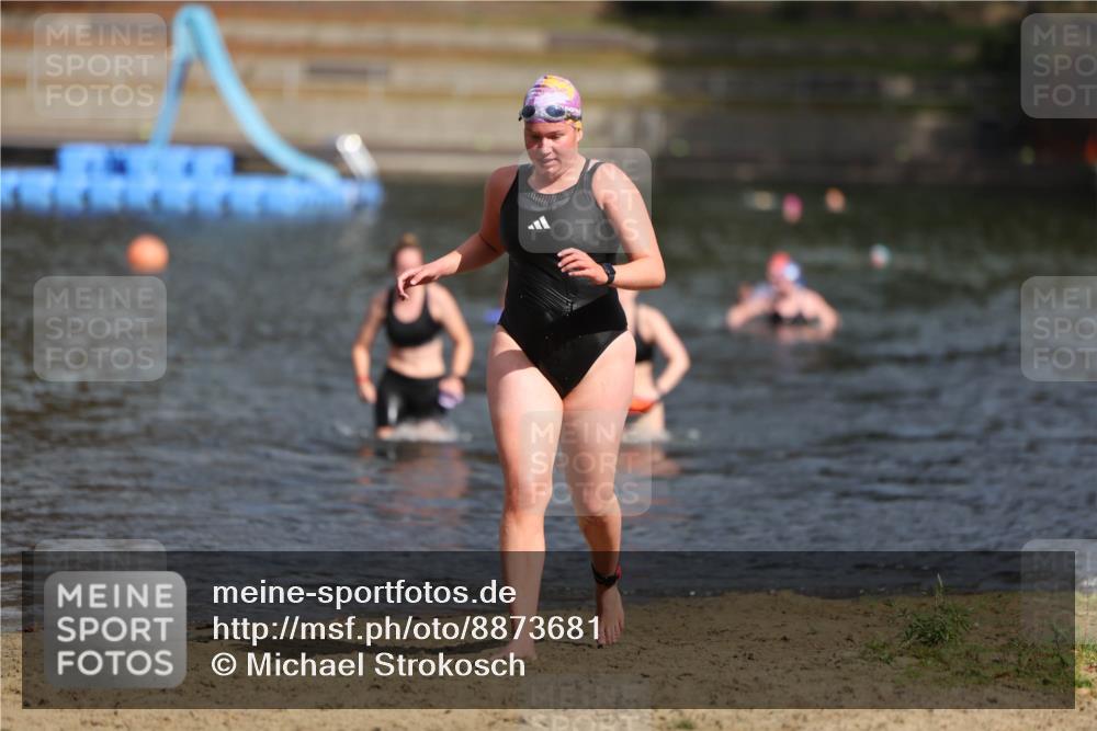 14.09.2025 - Stadtparktriathlon Michael Strokosch http://msf.ph/oto/8873681 14.09.2025 12:15:03 Schwimmen 1232, 1254, 1273, 1295, 1303 meine-sportfotos.de