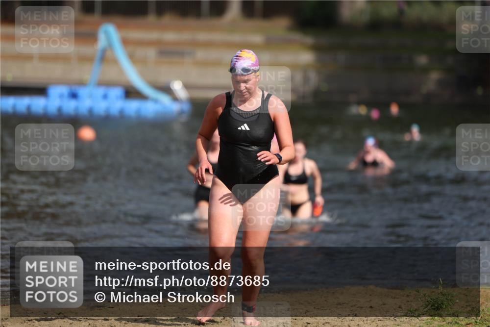 14.09.2025 - Stadtparktriathlon Michael Strokosch http://msf.ph/oto/8873685 14.09.2025 12:15:04 Schwimmen 1232, 1254, 1273, 1295 meine-sportfotos.de