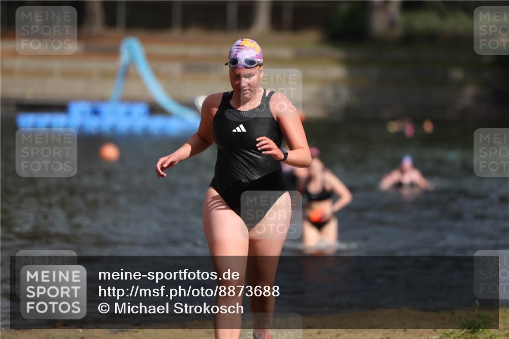 14.09.2025 - Stadtparktriathlon Michael Strokosch http://msf.ph/oto/8873688 14.09.2025 12:15:05 Schwimmen 1232, 1254, 1273, 1295 meine-sportfotos.de