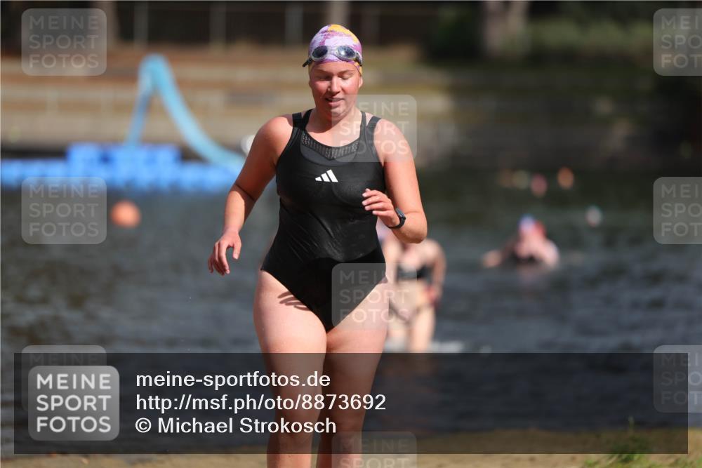 14.09.2025 - Stadtparktriathlon Michael Strokosch http://msf.ph/oto/8873692 14.09.2025 12:15:05 Schwimmen 1232, 1254, 1273, 1295 meine-sportfotos.de