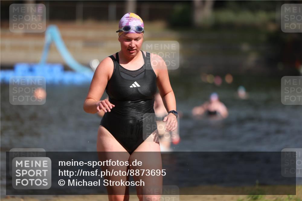 14.09.2025 - Stadtparktriathlon Michael Strokosch http://msf.ph/oto/8873695 14.09.2025 12:15:06 Schwimmen 1232, 1254, 1295 meine-sportfotos.de