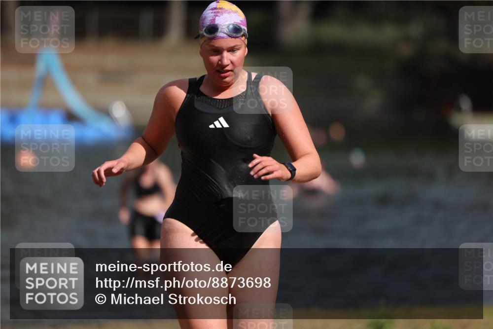 14.09.2025 - Stadtparktriathlon Michael Strokosch http://msf.ph/oto/8873698 14.09.2025 12:15:06 Schwimmen 1232, 1254, 1295 meine-sportfotos.de