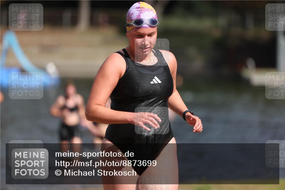 14.09.2025 - Stadtparktriathlon Michael Strokosch http://msf.ph/oto/8873699 14.09.2025 12:15:06 Schwimmen 1232, 1254, 1295 meine-sportfotos.de