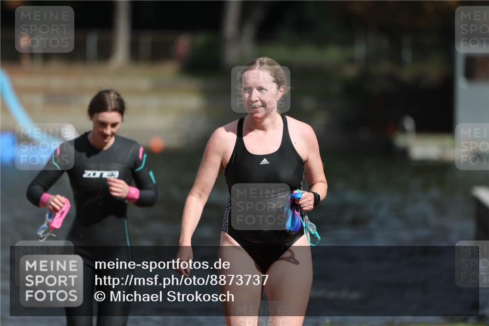 14.09.2025 - Stadtparktriathlon Michael Strokosch http://msf.ph/oto/8873737 14.09.2025 12:15:29 Schwimmen 1228, 1241, 1278, 1285 meine-sportfotos.de