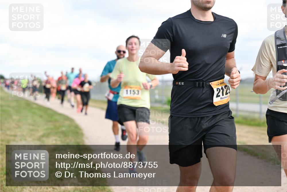 14.09.2025 - Airport Race Dr. Thomas Lammeyer http://msf.ph/oto/8873755 14.09.2025 12:18:29 Laufen 1153, 2129 meine-sportfotos.de