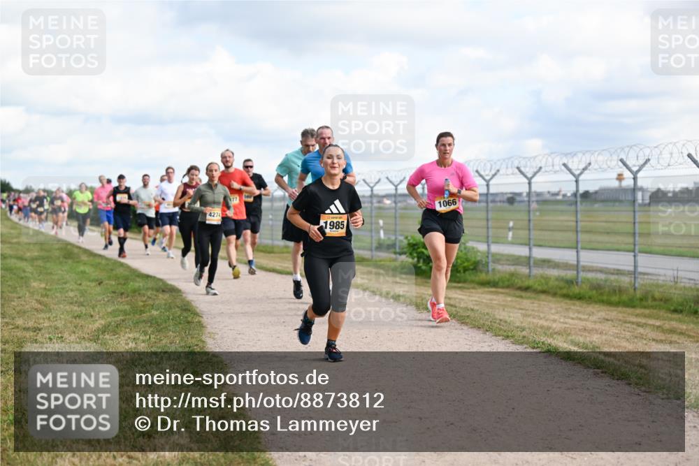 14.09.2025 - Airport Race Dr. Thomas Lammeyer http://msf.ph/oto/8873812 14.09.2025 12:18:32 Laufen 4274, 77, 1985, 1066 meine-sportfotos.de