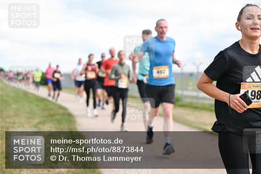 14.09.2025 - Airport Race Dr. Thomas Lammeyer http://msf.ph/oto/8873844 14.09.2025 12:18:34 Laufen 42, 98 meine-sportfotos.de