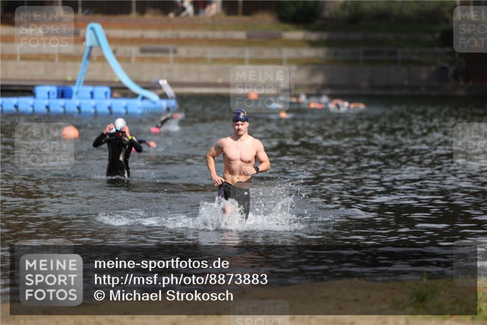 14.09.2025 - Stadtparktriathlon Michael Strokosch http://msf.ph/oto/8873883 14.09.2025 12:28:44 Schwimmen 1390 meine-sportfotos.de