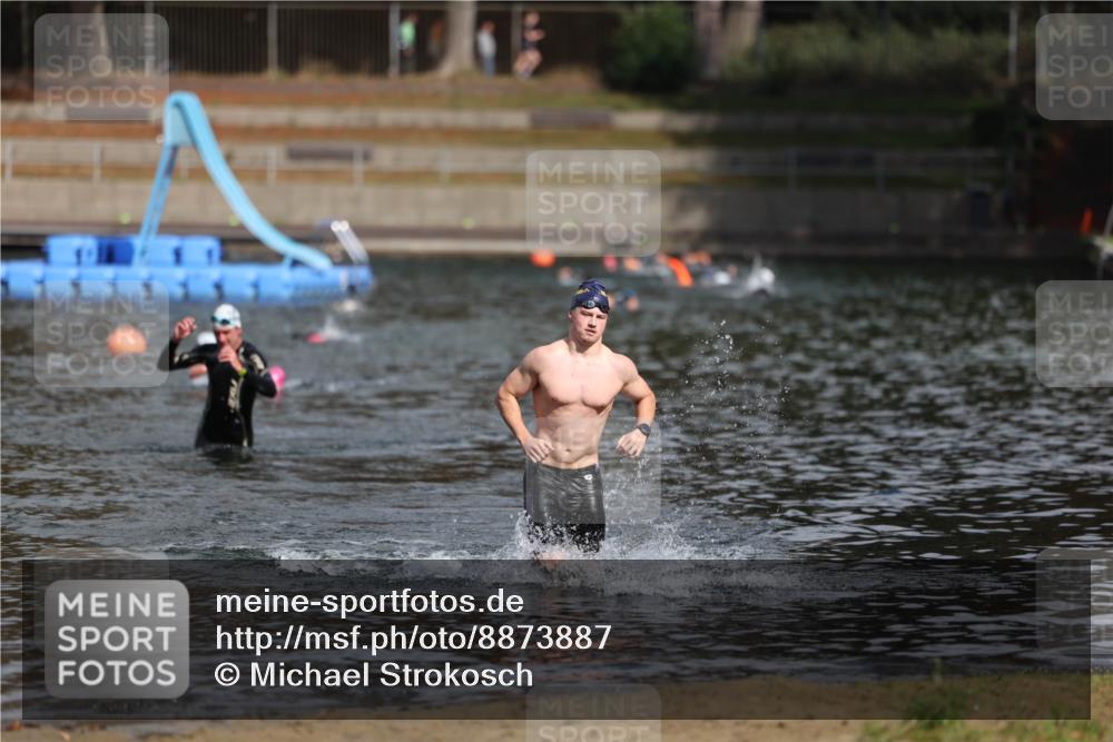 14.09.2025 - Stadtparktriathlon Michael Strokosch http://msf.ph/oto/8873887 14.09.2025 12:28:45 Schwimmen 1390 meine-sportfotos.de