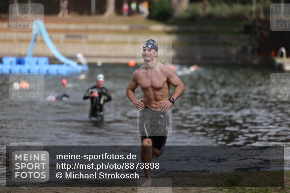 14.09.2025 - Stadtparktriathlon Michael Strokosch http://msf.ph/oto/8873898 14.09.2025 12:28:48 Schwimmen 1390 meine-sportfotos.de
