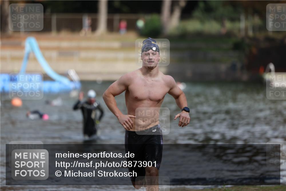 14.09.2025 - Stadtparktriathlon Michael Strokosch http://msf.ph/oto/8873901 14.09.2025 12:28:49 Schwimmen 1390, 1417 meine-sportfotos.de
