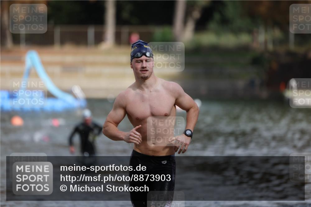 14.09.2025 - Stadtparktriathlon Michael Strokosch http://msf.ph/oto/8873903 14.09.2025 12:28:49 Schwimmen 1390, 1417 meine-sportfotos.de