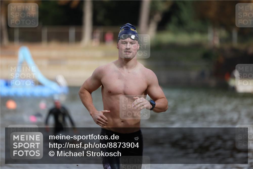14.09.2025 - Stadtparktriathlon Michael Strokosch http://msf.ph/oto/8873904 14.09.2025 12:28:50 Schwimmen 1390, 1417 meine-sportfotos.de