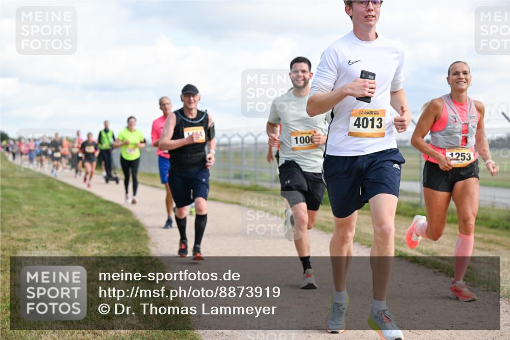 14.09.2025 - Airport Race Dr. Thomas Lammeyer http://msf.ph/oto/8873919 14.09.2025 12:18:39 Laufen 100, 4013, 1253 meine-sportfotos.de