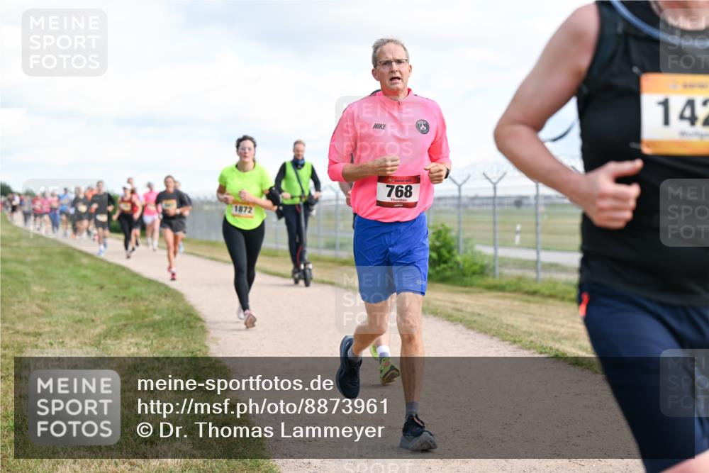 14.09.2025 - Airport Race Dr. Thomas Lammeyer http://msf.ph/oto/8873961 14.09.2025 12:18:41 Laufen 1872, 768, 142 meine-sportfotos.de