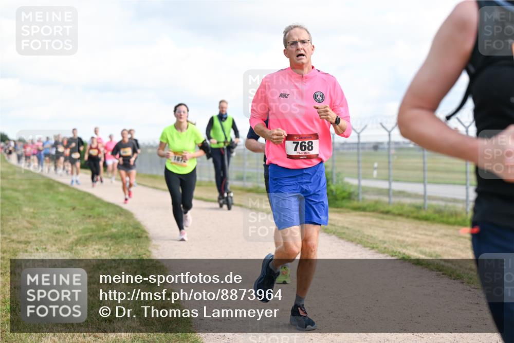14.09.2025 - Airport Race Dr. Thomas Lammeyer http://msf.ph/oto/8873964 14.09.2025 12:18:42 Laufen 768 meine-sportfotos.de