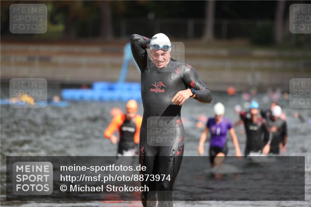 14.09.2025 - Stadtparktriathlon Michael Strokosch http://msf.ph/oto/8873974 14.09.2025 12:30:00 Schwimmen 1339, 1382, 1400, 1411 meine-sportfotos.de