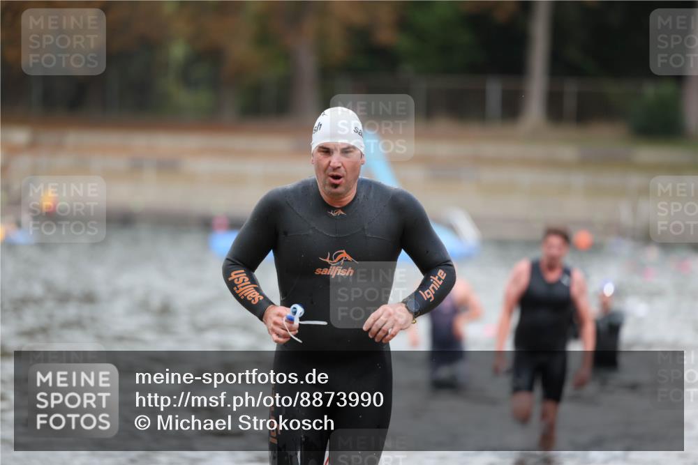 14.09.2025 - Stadtparktriathlon Michael Strokosch http://msf.ph/oto/8873990 14.09.2025 12:30:14 Schwimmen 1339, 1355, 1373, 1380, 1382 meine-sportfotos.de