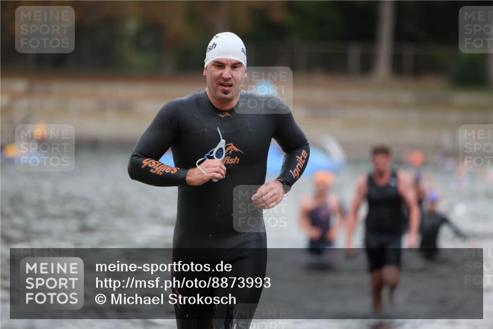 14.09.2025 - Stadtparktriathlon Michael Strokosch http://msf.ph/oto/8873993 14.09.2025 12:30:15 Schwimmen 1355, 1373, 1380, 1391 meine-sportfotos.de
