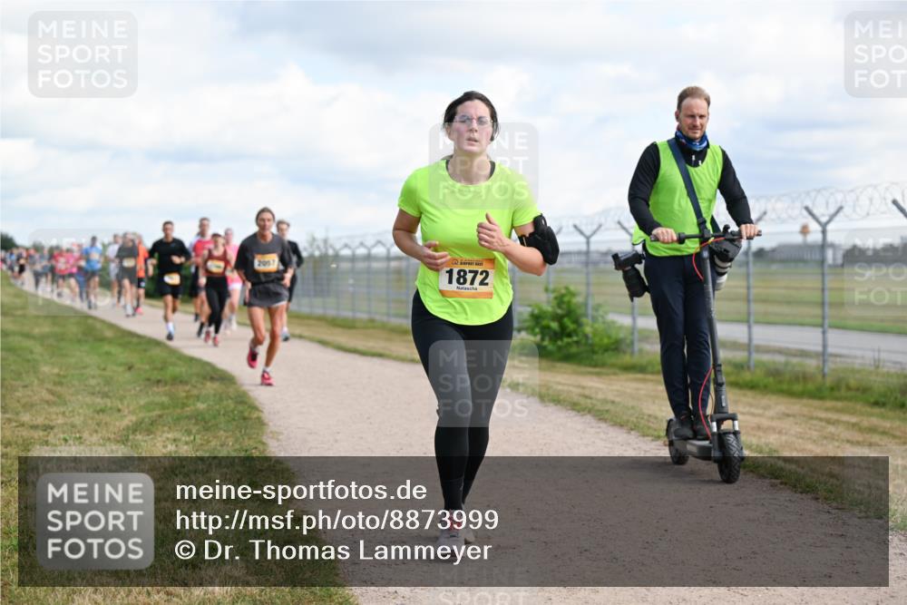 14.09.2025 - Airport Race Dr. Thomas Lammeyer http://msf.ph/oto/8873999 14.09.2025 12:18:43 Laufen 2057, 1872 meine-sportfotos.de