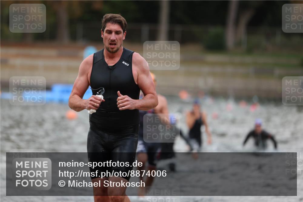14.09.2025 - Stadtparktriathlon Michael Strokosch http://msf.ph/oto/8874006 14.09.2025 12:30:20 Schwimmen 1355, 1373, 1380, 1391, 1399 meine-sportfotos.de