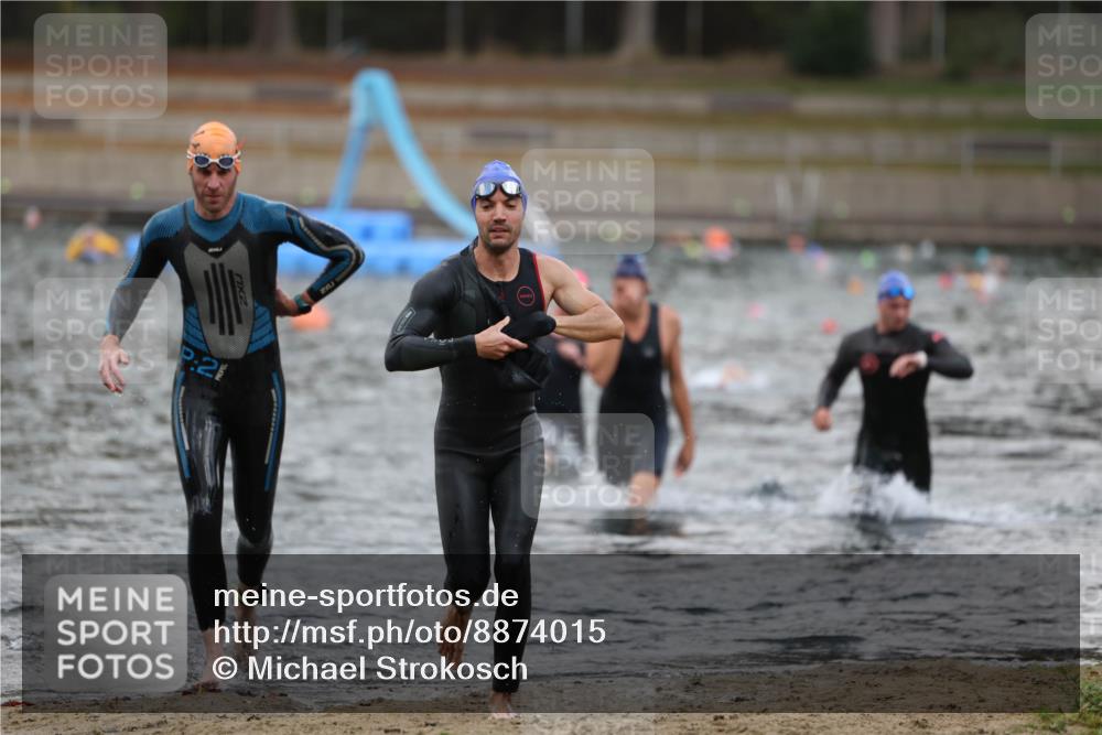 14.09.2025 - Stadtparktriathlon Michael Strokosch http://msf.ph/oto/8874015 14.09.2025 12:30:26 Schwimmen 1351, 1355, 1385, 1391, 1399, 1415 meine-sportfotos.de