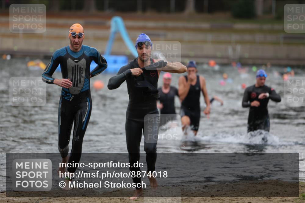 14.09.2025 - Stadtparktriathlon Michael Strokosch http://msf.ph/oto/8874018 14.09.2025 12:30:26 Schwimmen 1351, 1355, 1385, 1391, 1399, 1415 meine-sportfotos.de