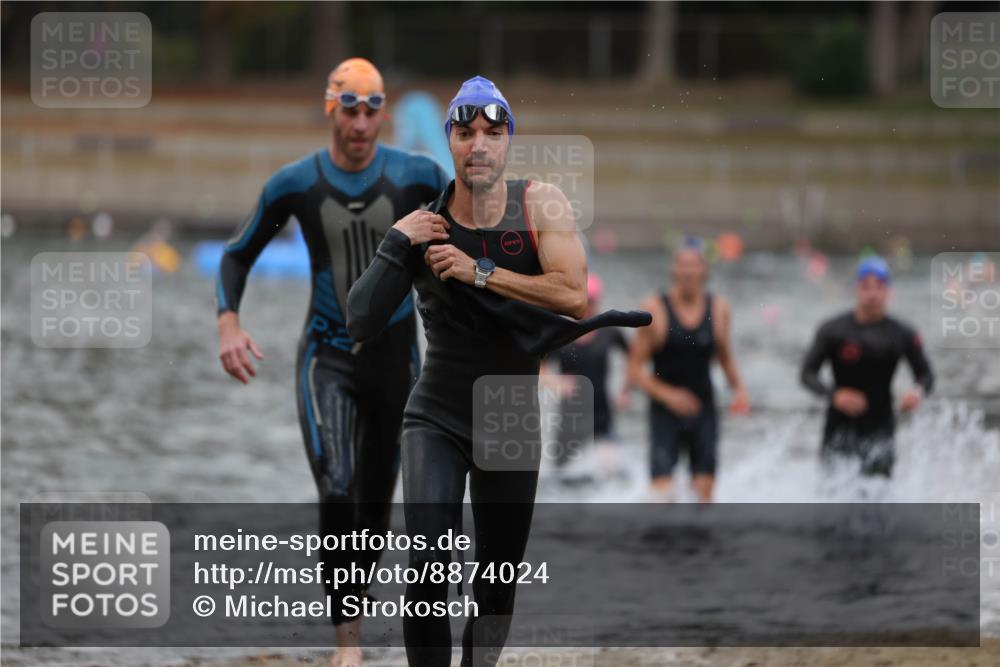 14.09.2025 - Stadtparktriathlon Michael Strokosch http://msf.ph/oto/8874024 14.09.2025 12:30:27 Schwimmen 1351, 1355, 1385, 1391, 1399, 1415 meine-sportfotos.de