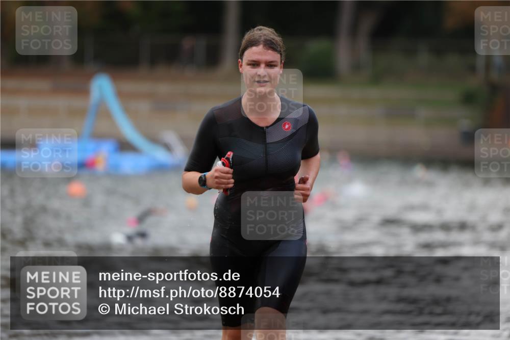 14.09.2025 - Stadtparktriathlon Michael Strokosch http://msf.ph/oto/8874054 14.09.2025 12:30:55 Schwimmen 1322 meine-sportfotos.de