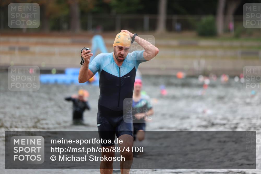14.09.2025 - Stadtparktriathlon Michael Strokosch http://msf.ph/oto/8874100 14.09.2025 12:31:22 Schwimmen 1352, 1386, 1388 meine-sportfotos.de