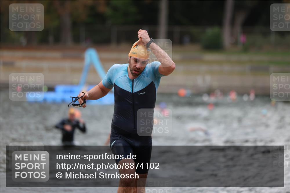 14.09.2025 - Stadtparktriathlon Michael Strokosch http://msf.ph/oto/8874102 14.09.2025 12:31:22 Schwimmen 1352, 1386, 1388 meine-sportfotos.de