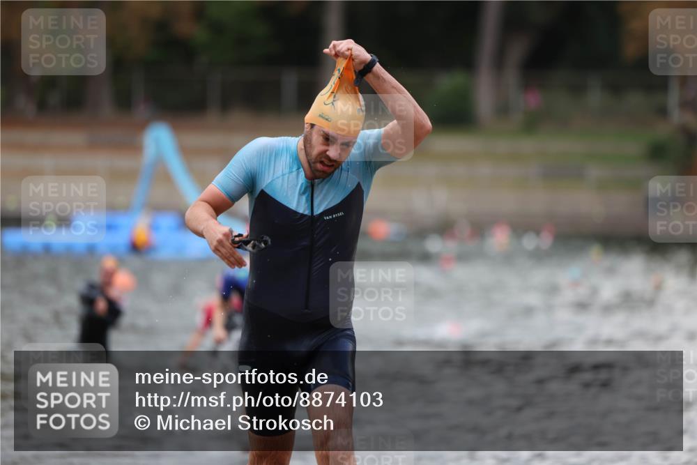 14.09.2025 - Stadtparktriathlon Michael Strokosch http://msf.ph/oto/8874103 14.09.2025 12:31:22 Schwimmen 1352, 1386, 1388 meine-sportfotos.de
