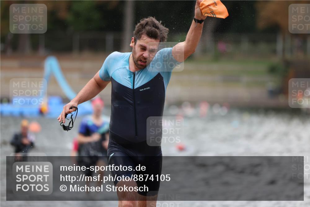 14.09.2025 - Stadtparktriathlon Michael Strokosch http://msf.ph/oto/8874105 14.09.2025 12:31:23 Schwimmen 1352, 1386, 1388 meine-sportfotos.de