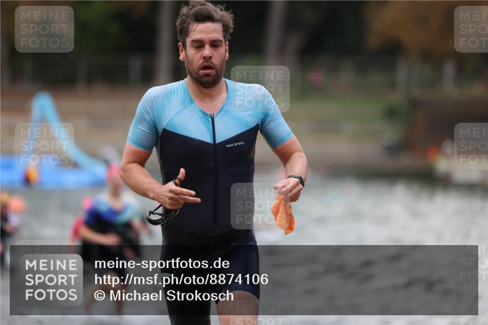 14.09.2025 - Stadtparktriathlon Michael Strokosch http://msf.ph/oto/8874106 14.09.2025 12:31:23 Schwimmen 1352, 1386, 1388 meine-sportfotos.de