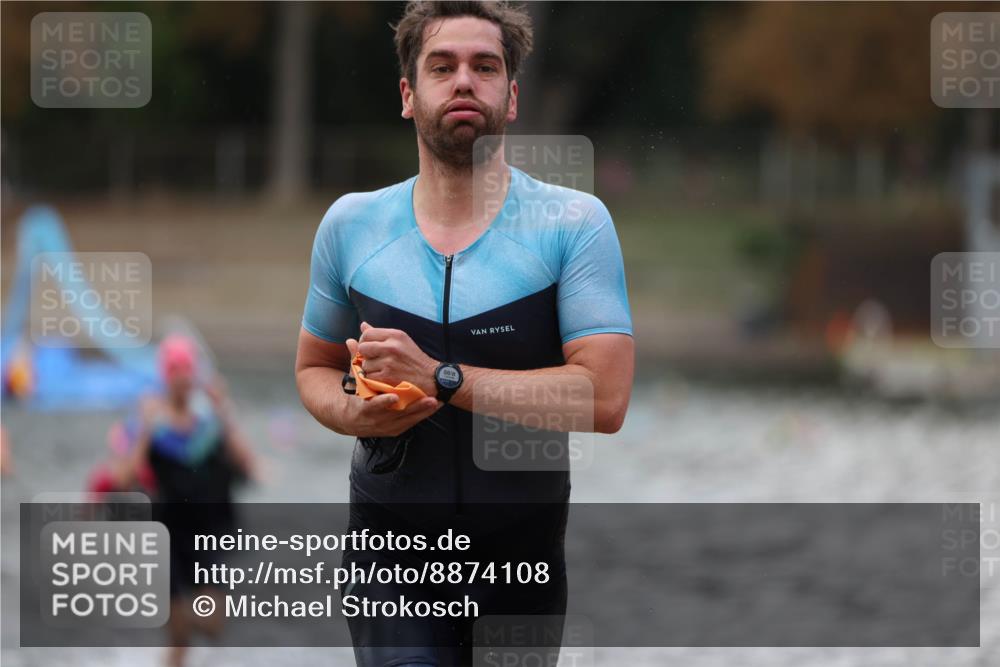 14.09.2025 - Stadtparktriathlon Michael Strokosch http://msf.ph/oto/8874108 14.09.2025 12:31:23 Schwimmen 1352, 1386, 1388 meine-sportfotos.de