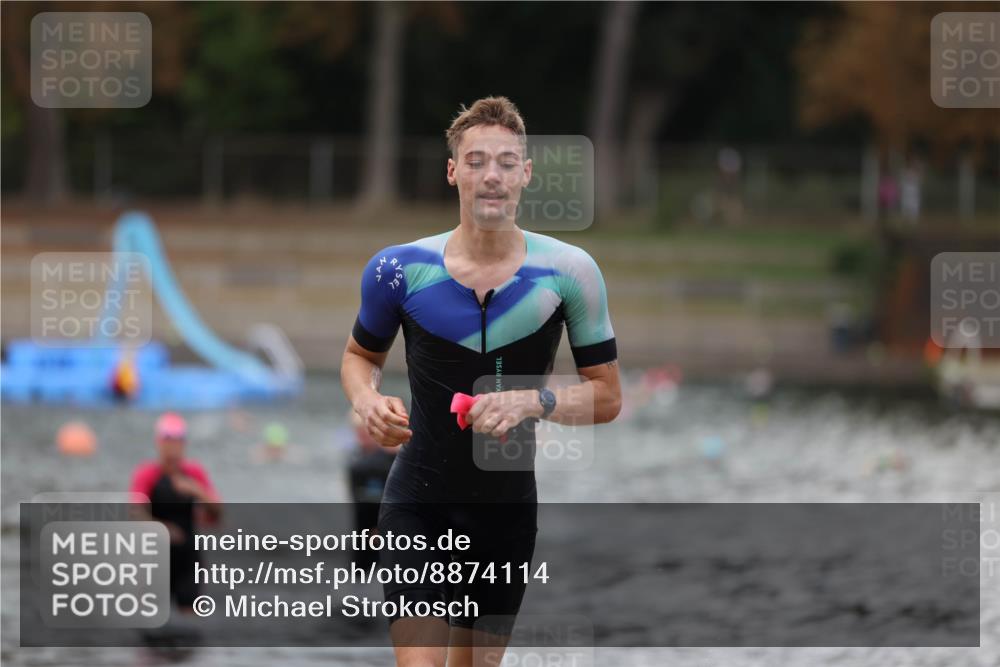 14.09.2025 - Stadtparktriathlon Michael Strokosch http://msf.ph/oto/8874114 14.09.2025 12:31:28 Schwimmen 1386, 1388, 1404 meine-sportfotos.de