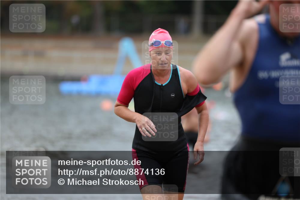 14.09.2025 - Stadtparktriathlon Michael Strokosch http://msf.ph/oto/8874136 14.09.2025 12:31:39 Schwimmen 1326, 1365, 1404, 1420 meine-sportfotos.de