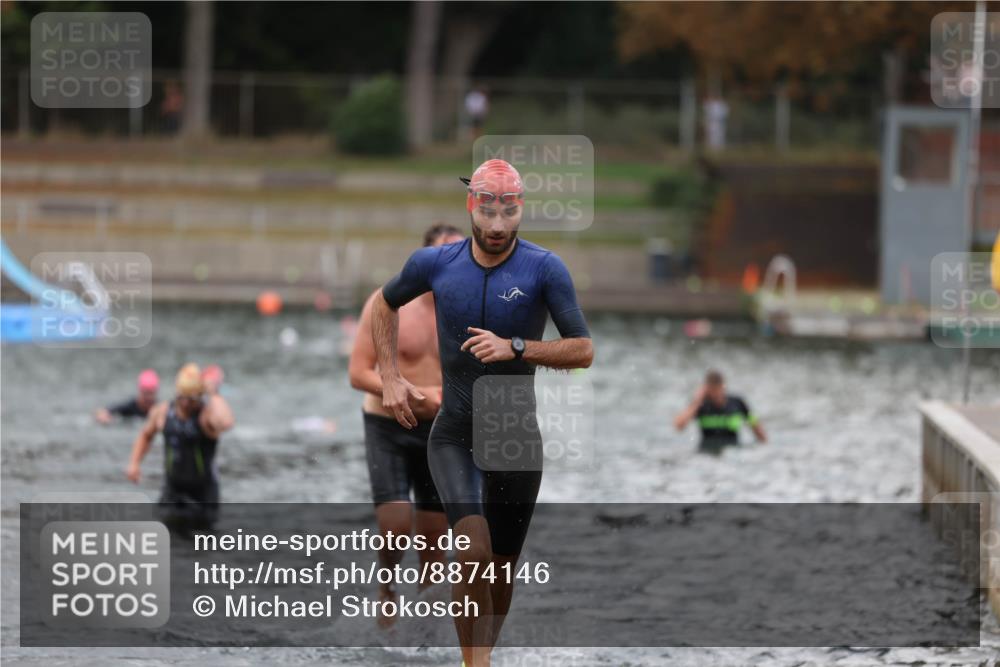 14.09.2025 - Stadtparktriathlon Michael Strokosch http://msf.ph/oto/8874146 14.09.2025 12:31:44 Schwimmen 1326, 1365, 1407, 1420 meine-sportfotos.de