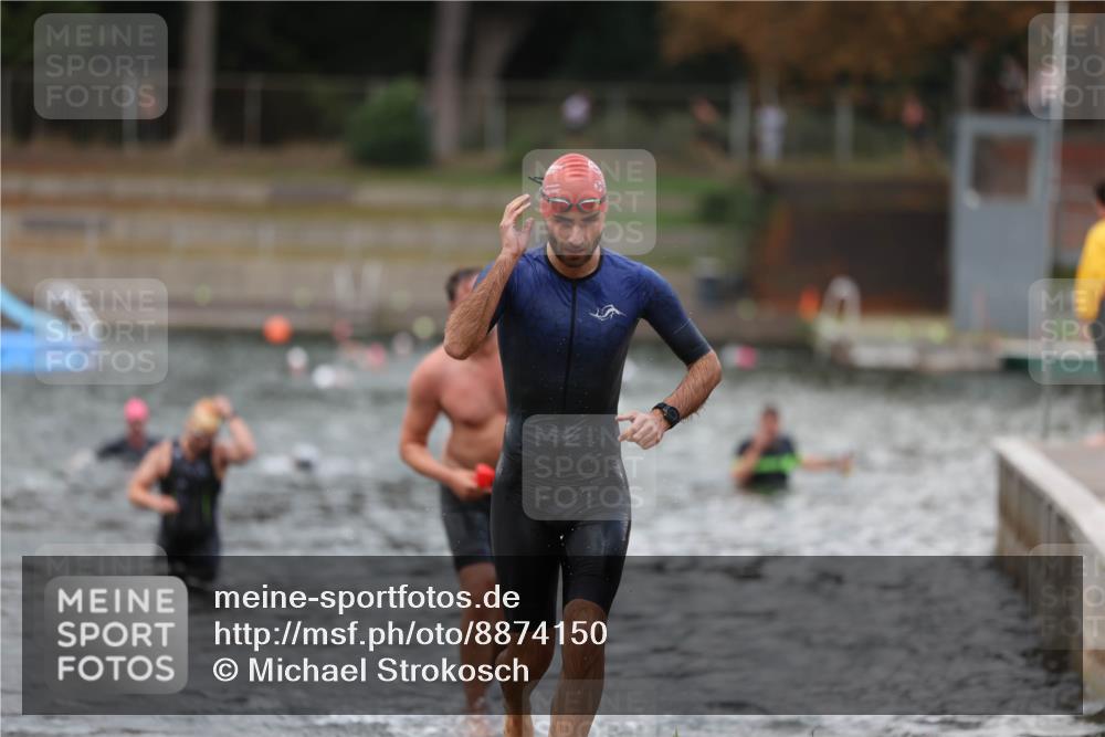 14.09.2025 - Stadtparktriathlon Michael Strokosch http://msf.ph/oto/8874150 14.09.2025 12:31:45 Schwimmen 1326, 1365, 1407, 1420 meine-sportfotos.de