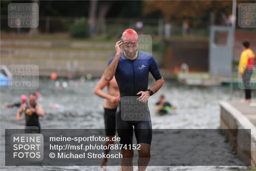 14.09.2025 - Stadtparktriathlon Michael Strokosch http://msf.ph/oto/8874152 14.09.2025 12:31:45 Schwimmen 1326, 1365, 1407, 1420 meine-sportfotos.de