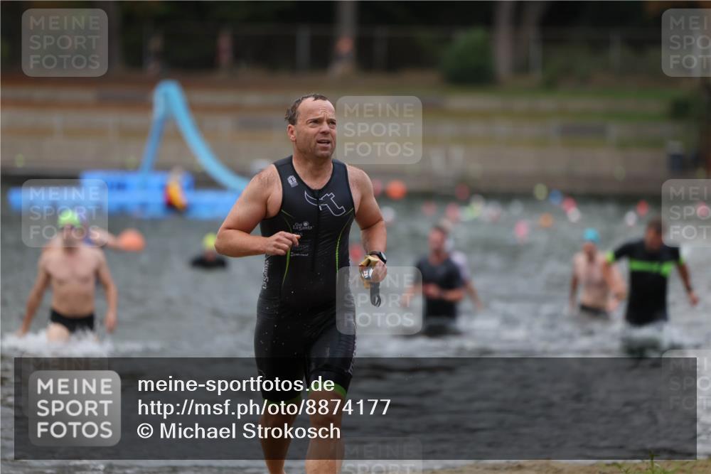 14.09.2025 - Stadtparktriathlon Michael Strokosch http://msf.ph/oto/8874177 14.09.2025 12:31:55 Schwimmen 1361, 1367, 1370, 1407 meine-sportfotos.de