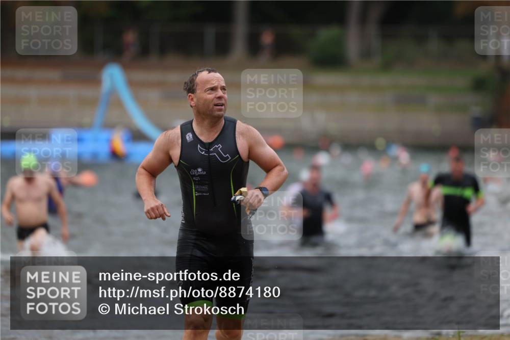 14.09.2025 - Stadtparktriathlon Michael Strokosch http://msf.ph/oto/8874180 14.09.2025 12:31:55 Schwimmen 1361, 1367, 1370, 1407 meine-sportfotos.de