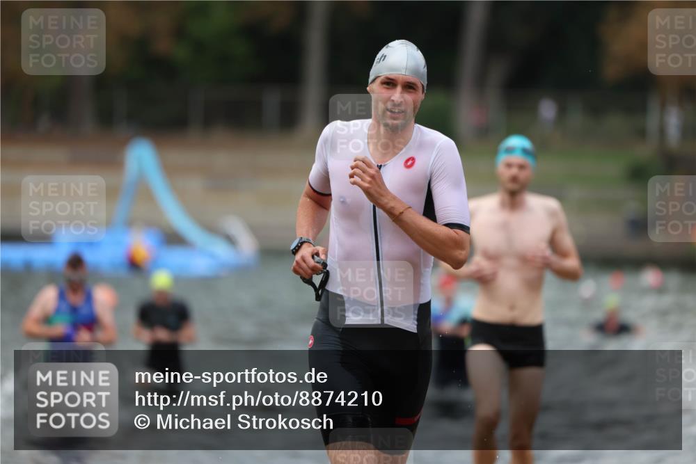 14.09.2025 - Stadtparktriathlon Michael Strokosch http://msf.ph/oto/8874210 14.09.2025 12:32:10 Schwimmen 1358, 1360, 1361, 1367, 1369, 1381 meine-sportfotos.de