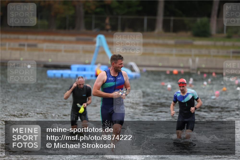 14.09.2025 - Stadtparktriathlon Michael Strokosch http://msf.ph/oto/8874222 14.09.2025 12:32:15 Schwimmen 1358, 1360, 1368, 1369 meine-sportfotos.de